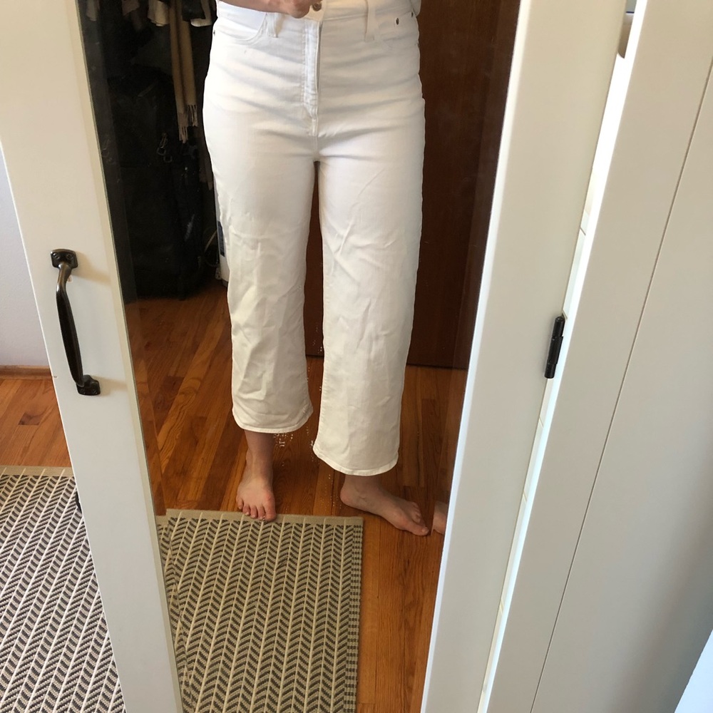 White high-waisted crop jeans